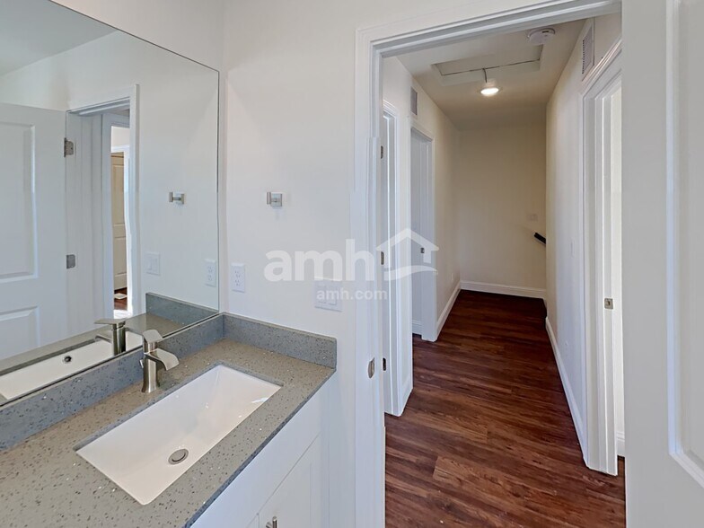 Building Photo - 6056 W South Jordan Pky