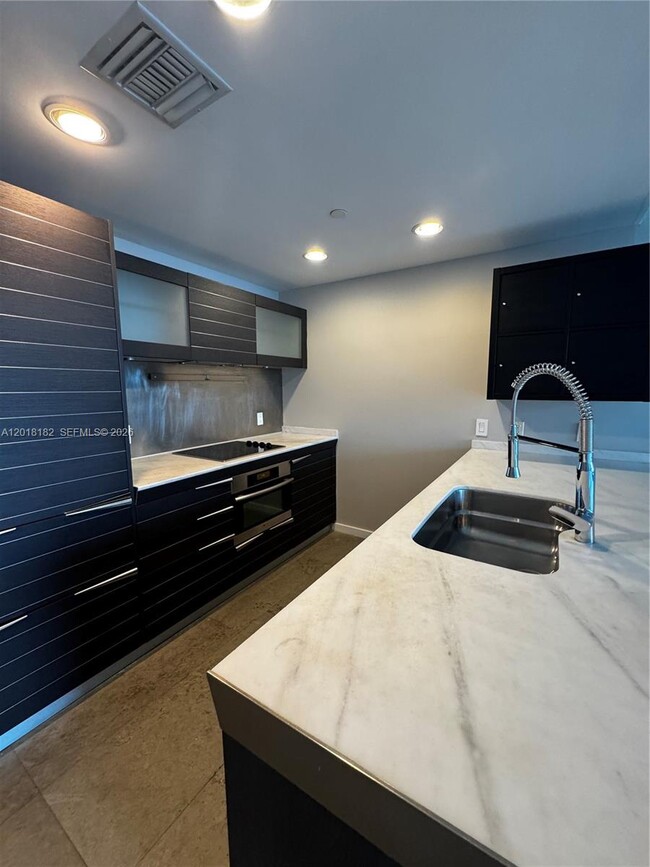 Building Photo - 200 Biscayne Blvd Way