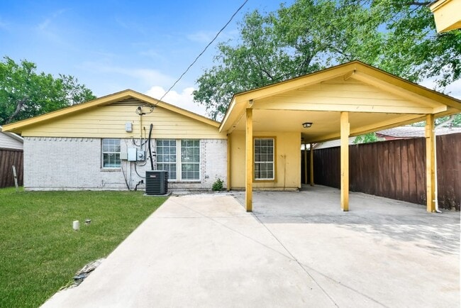 Building Photo - 1004 Richard Dr