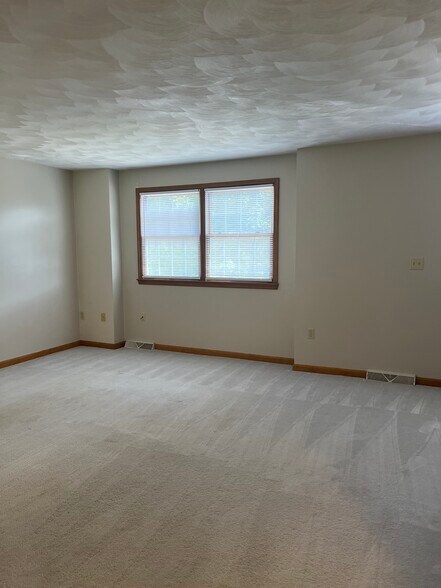 Building Photo - 1112 Cranston Dr