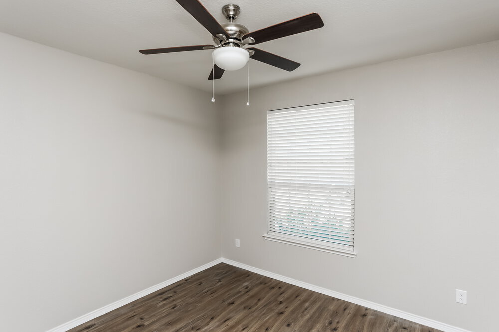 Building Photo - 8473 Blue Violet Trl