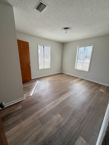 Building Photo - 1901 Airport Rd