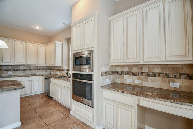 Building Photo - 711 Doscher Ln