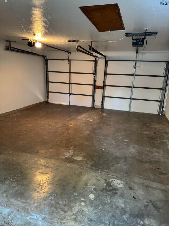 Building Photo - 2304 Tinker Trl