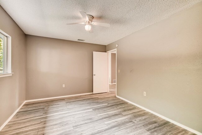 Building Photo - 16406 Spruce Cove St