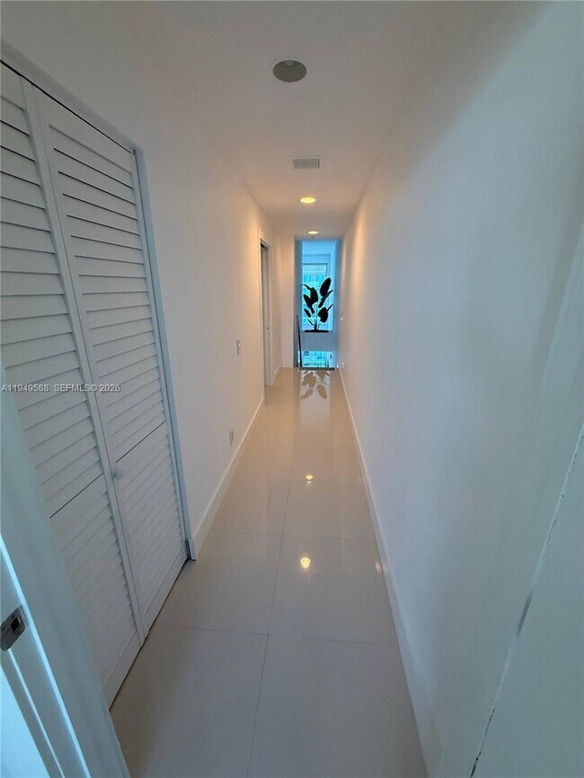 Building Photo - 60 SW 13th St