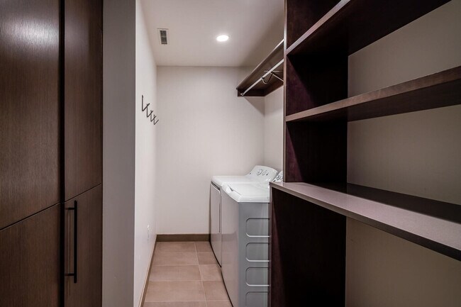 Building Photo - 4 Boathouse Way