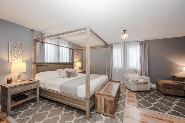 Building Photo - 395 Critchett Rd