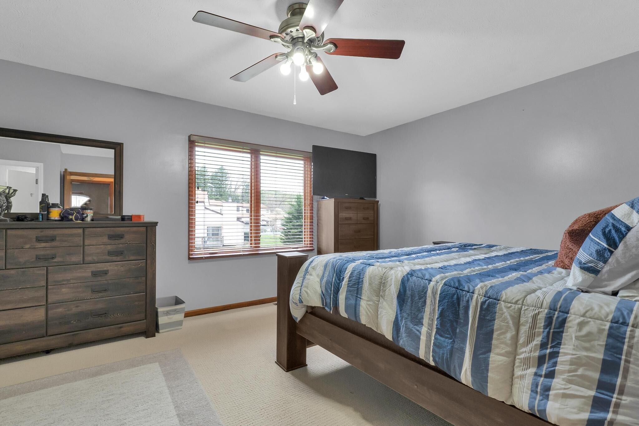 Building Photo - 1060 Pebble Dr