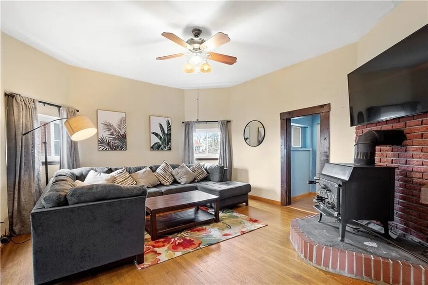 Building Photo - 310 Marsonia St