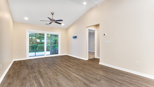 Building Photo - 132 Machrie Loop