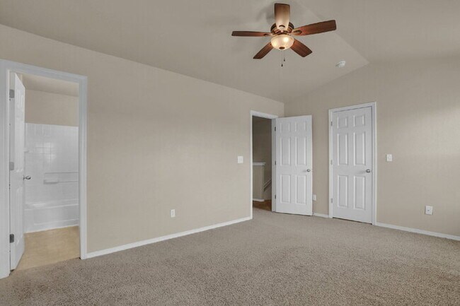 Building Photo - Spacious 3-Bed End-Unit Townhome with Mountain Views Near Ft. Carson