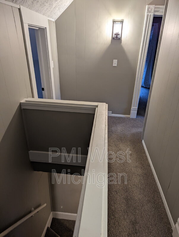 Building Photo - 144 Page St NE