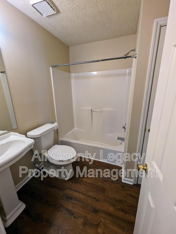 Building Photo - 3757 Meadow Creek Dr