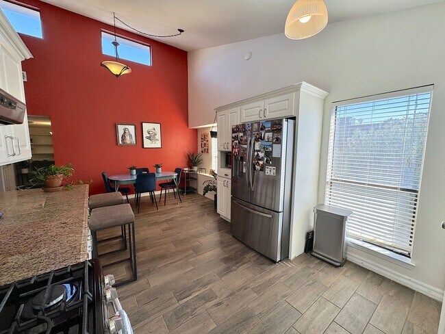 Building Photo - 6851 Amposta Dr