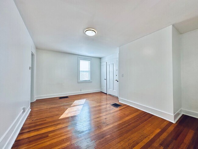 Building Photo - 175 Bradley St