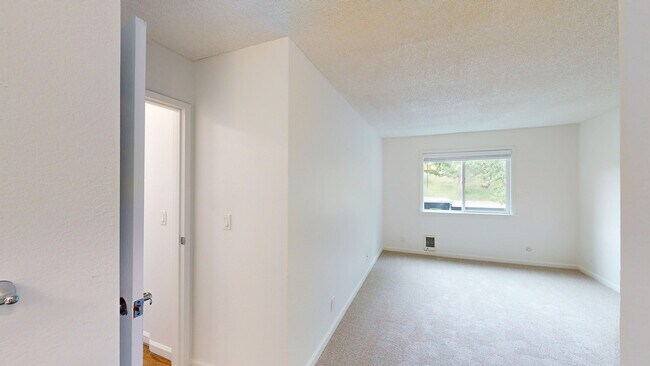 Building Photo - 475 Ignacio Blvd