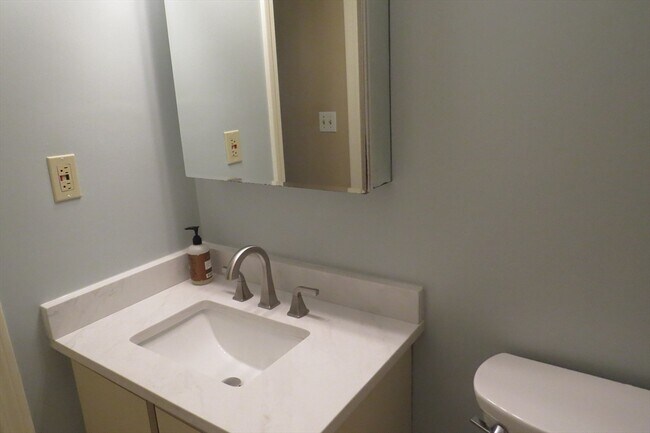 Building Photo - 14 Hartshorn Pl