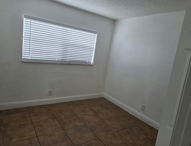 Building Photo - 401 SW 13th Pl