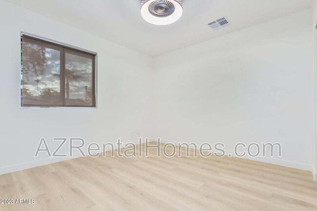 Building Photo - 3005 N 81st Pl