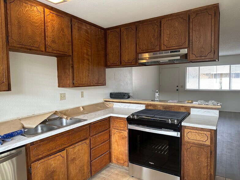 Kitchen - new appliances still in process - 13639 Yakima Rd