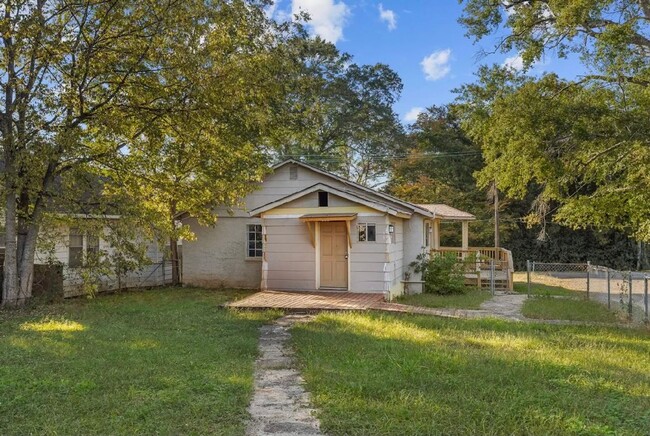 Building Photo - Newly renovated 3 bedroom 2 bath home.