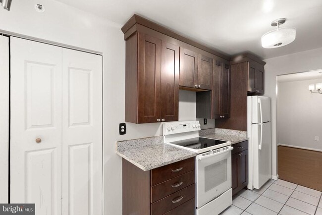 Building Photo - 203 Star Pointe Ct
