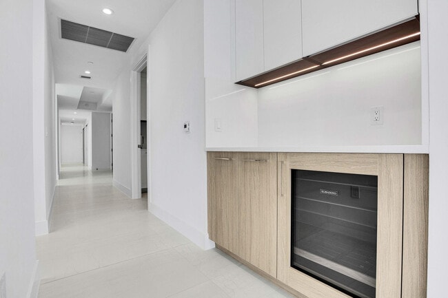 Building Photo - 153 N Seabreeze Blvd