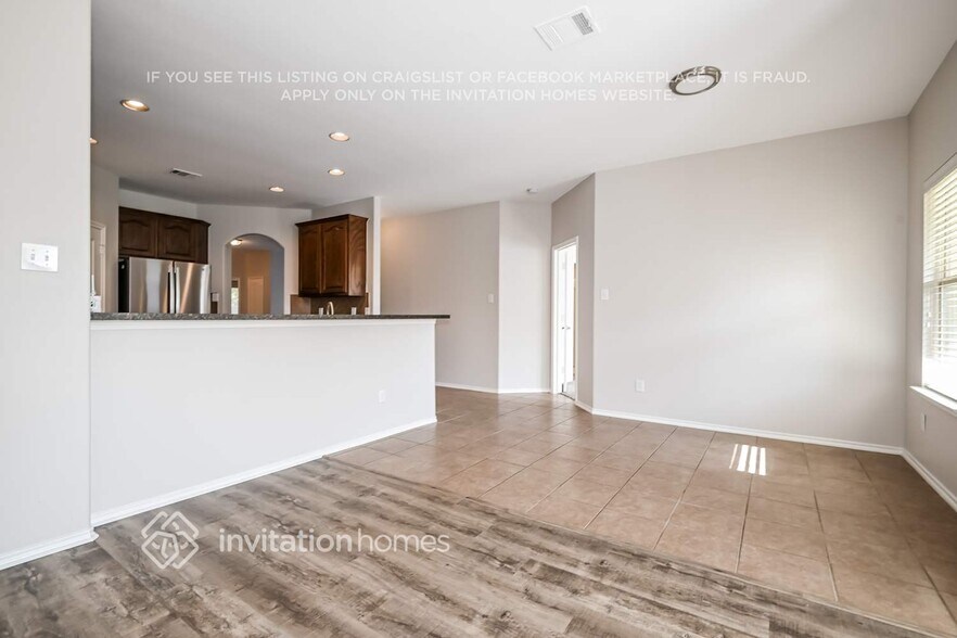 Building Photo - 2025 Colorado Bend Dr