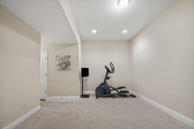 Building Photo - Woodbury Falls Luxury Townhome