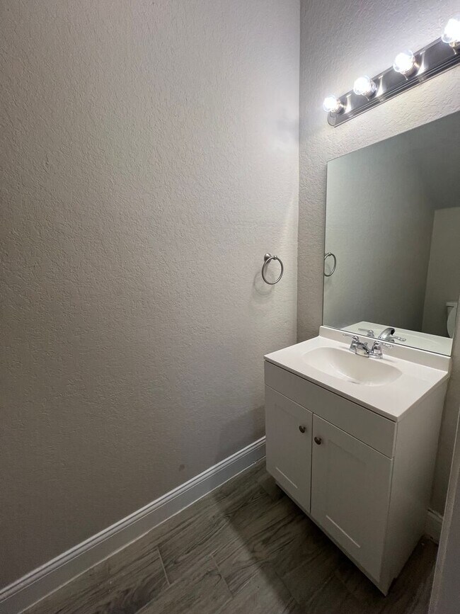 Building Photo - 7417 Savannah Brooks