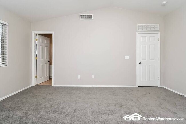 Building Photo - Spacious updated 4 Bed, 3 Bath home in Tuc...