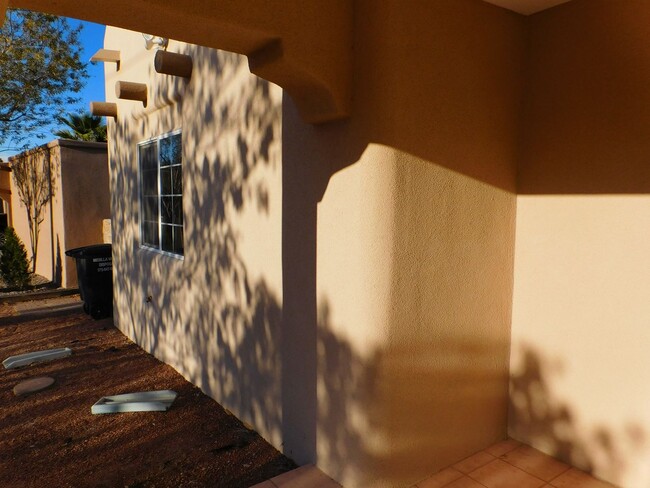 Building Photo - Beautiful Home in Old Mesilla
