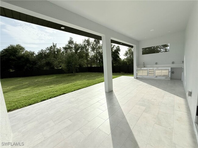 Building Photo - 702 Zemil Ct