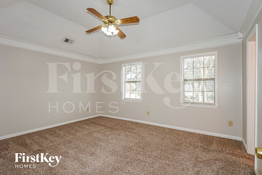 Building Photo - 2428 Green Glen Dr