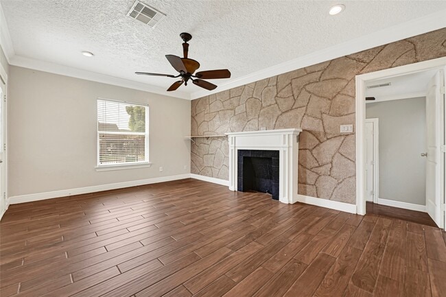 Building Photo - 7125 Gillen St