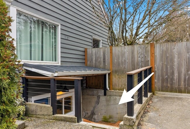 Building Photo - Stylish in Snohomish