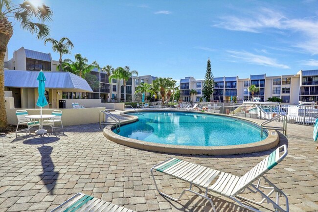 Building Photo - 13 Royal Palm Way