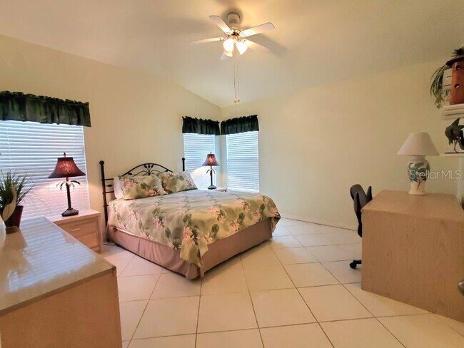 Building Photo - 417 Islamorada Blvd