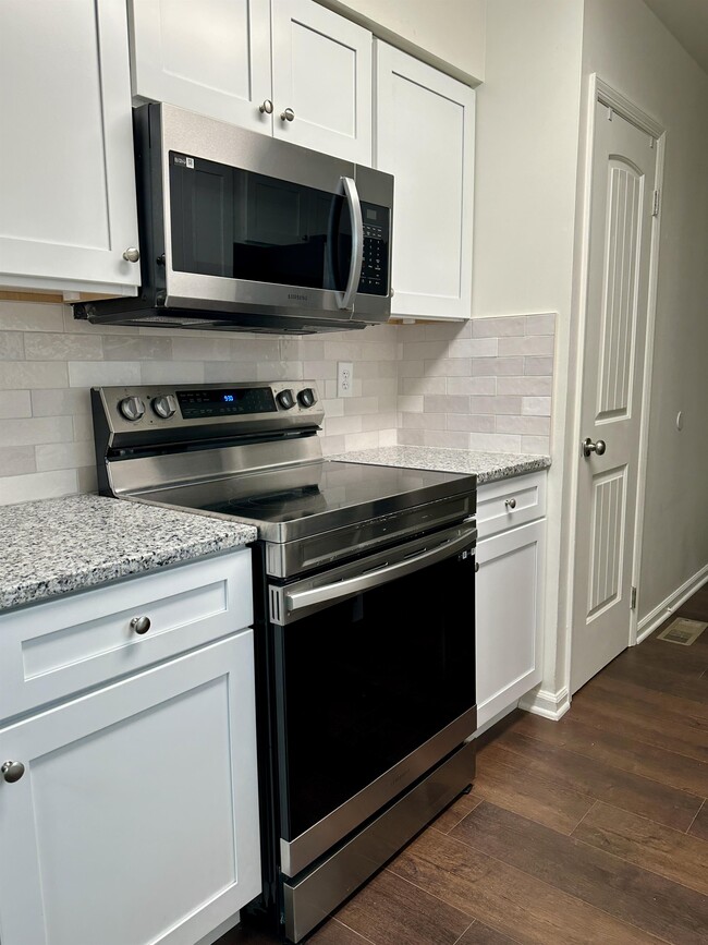 Building Photo - 2413 Pentland Dr