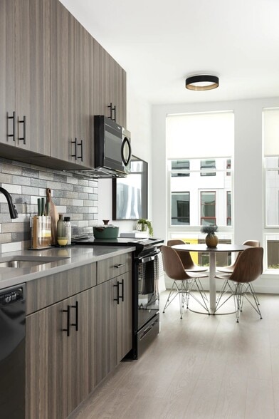 Building Photo - 295J