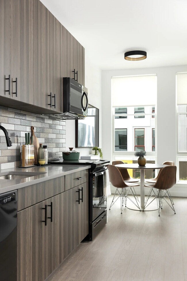 Building Photo - 295J