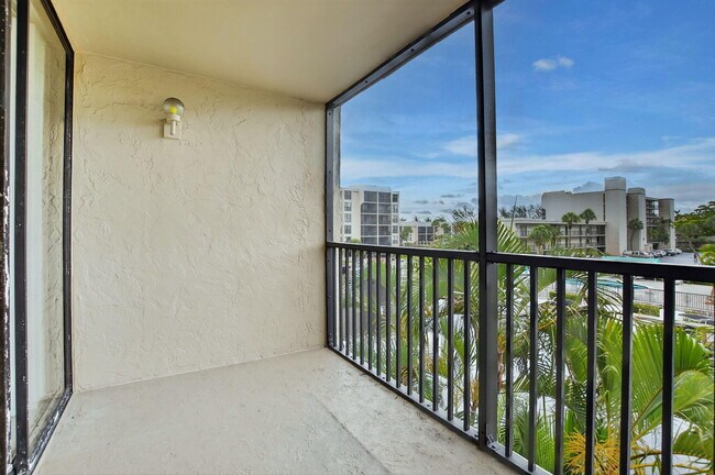 Building Photo - 4 Royal Palm Way