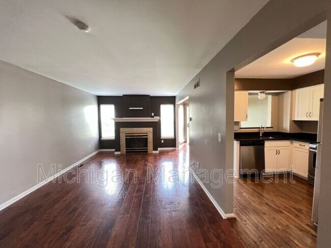Building Photo - 4174 Hunters Cir E