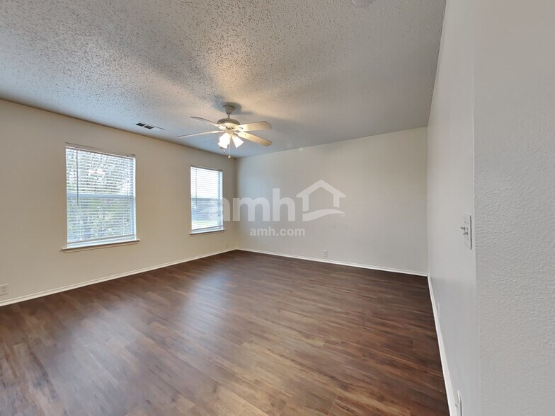 Building Photo - 1523 Wavecrest Dr