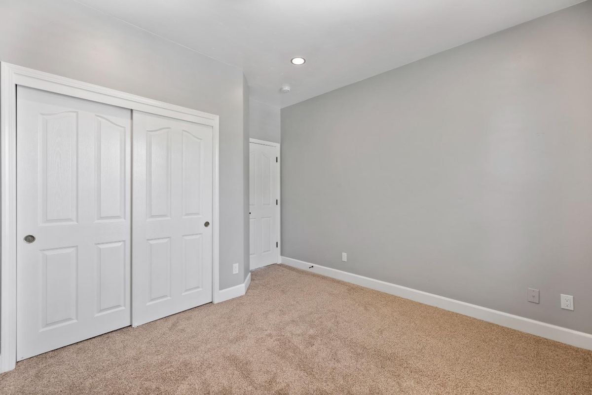 Building Photo - 9851 Deep Water Ln