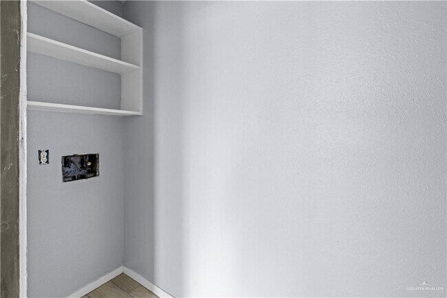 Building Photo - 10 E Wells St