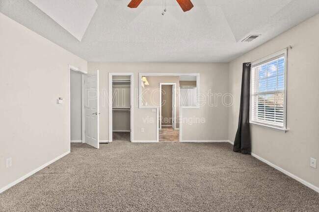 Building Photo - 824 SE 11 Terrace