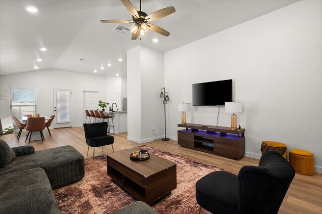 Building Photo - Four Beds, All Appliances, All Smiles!