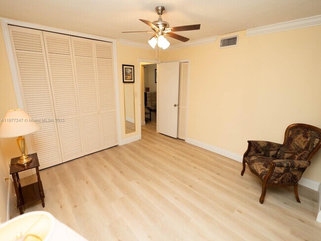 Building Photo - 2121 NE 42nd Ct